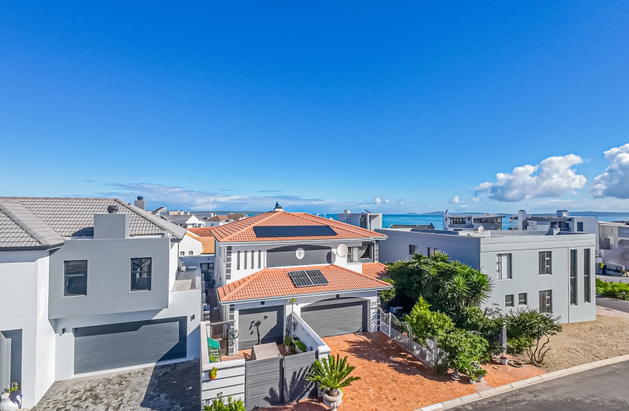4 Bedroom Property for Sale in Calypso Beach Western Cape